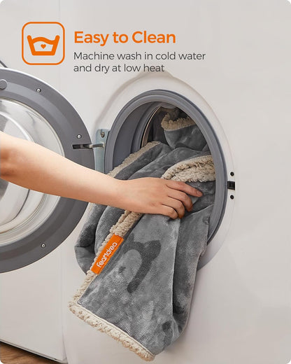 Feandrea - Waterproof Blanket for Dogs & Cats