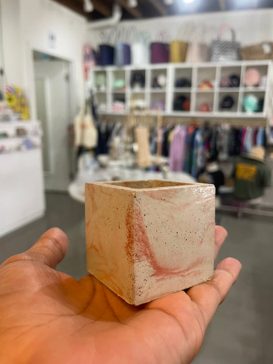 Carré 2 Concrete planter