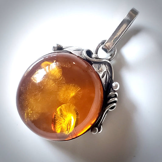 Classic Round Natural amber pendant in sterling silver frame