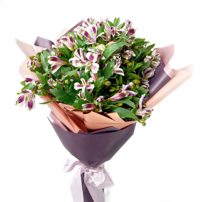 White and lavender lily bouquet. USA Delivery.
