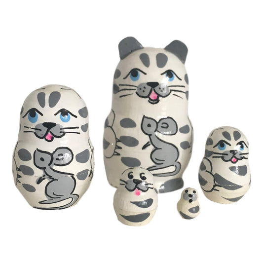 White cat nesting dolls
